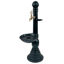 EleganceCast Desenli Döküm Bahçe Çeşmesi – Siyah Renkli Yerden Sabit Antik Musluklu Model