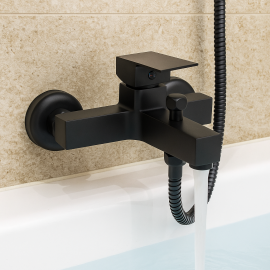 SquareFlow Mat Siyah Kare Banyo Bataryası – Su Tasarruflu, Modern Tasarım