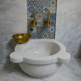 Antik Beyaz Mermer Hamam Kurnası – Yuvarlak Form (45x45x25 cm)