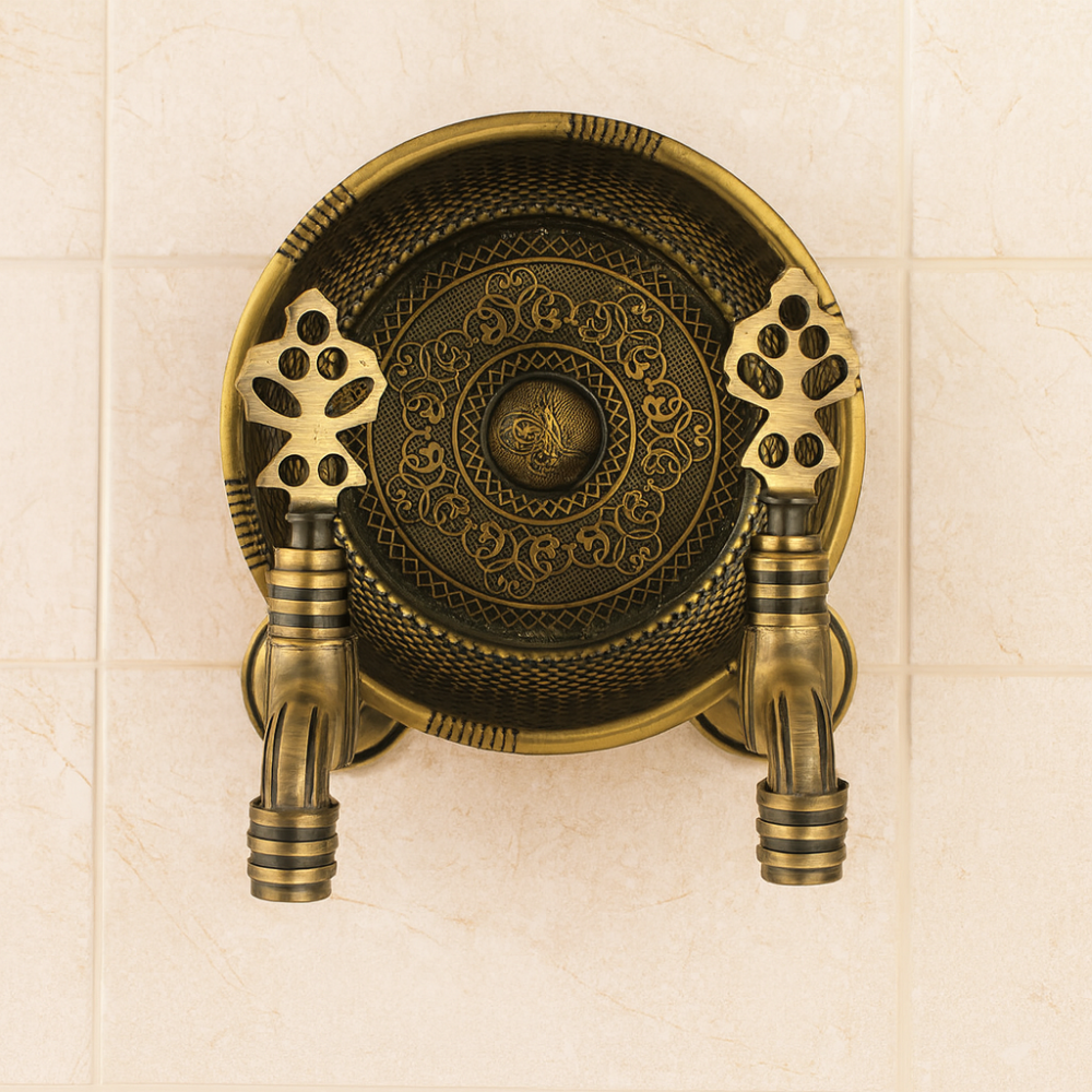 Antik Delikli Desenli Hamam Tası ve Çift Osmanlı Musluk Seti – Pirinç Hamam Musluğu Takımı