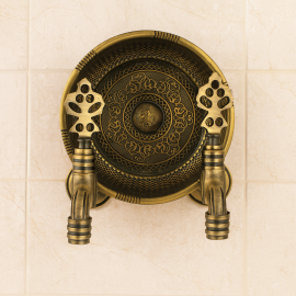 Antik Delikli Desenli Hamam Tası ve Çift Osmanlı Musluk Seti – Pirinç Hamam Musluğu Takımı