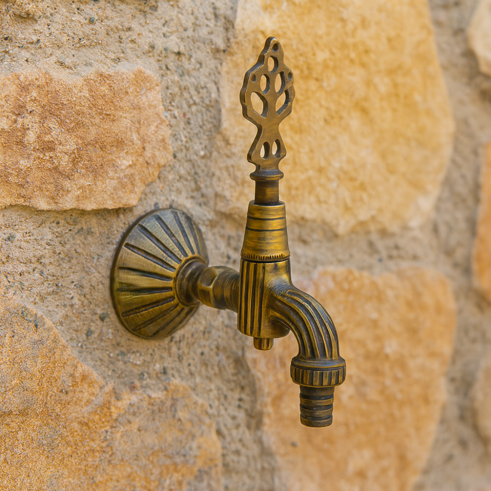 Antik Eskitme Rekorlu Osmanlı Hamam Musluğu – Antik Pirinç Duvar Tipi Antik Eskitme Rekorlu Osmanlı Hamam Musluğu – Antik Pirinç Duvar Tipi