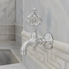 Desenli Krom Osmanlı Hamam Musluğu – El İşçiliği Oymalı Duvar Tipi